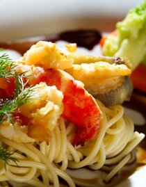 Spaghetti mit Calamari, Garnelen und Gemüse | © TVB Thermen- & Vulkanland | Werner Krug | © TVB Thermen- & Vulkanland